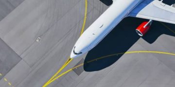 Carburante aerei, perché si parla di razionamento del jet fuel negli aeroporti italiani