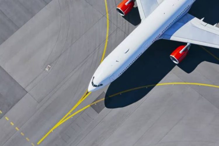 Carburante aerei, perché si parla di razionamento del jet fuel negli aeroporti italiani