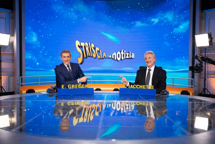 Ezio Greggio ed Enzo Iacchetti alla conduzione di Striscia la Notizia. Striscia la Notizia verso la cancellazione: Mediaset "spegne" i social