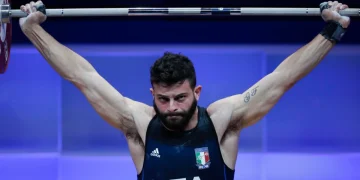 Antonino Pizzolato solleva bilanciere durante competizione di sollevamento pesi. Trapani, condannato per stupro il pesista Antonino Pizzolato: per lui 5 anni e 4 mesi insieme ad altri tre amici