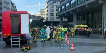 Vigili del fuoco, polizia dopo un incendio in un edificio a Bruxelles
