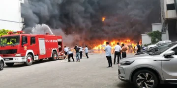 Incendio in una fabbrica di scarpe a Jinjiang: vittime segnalate