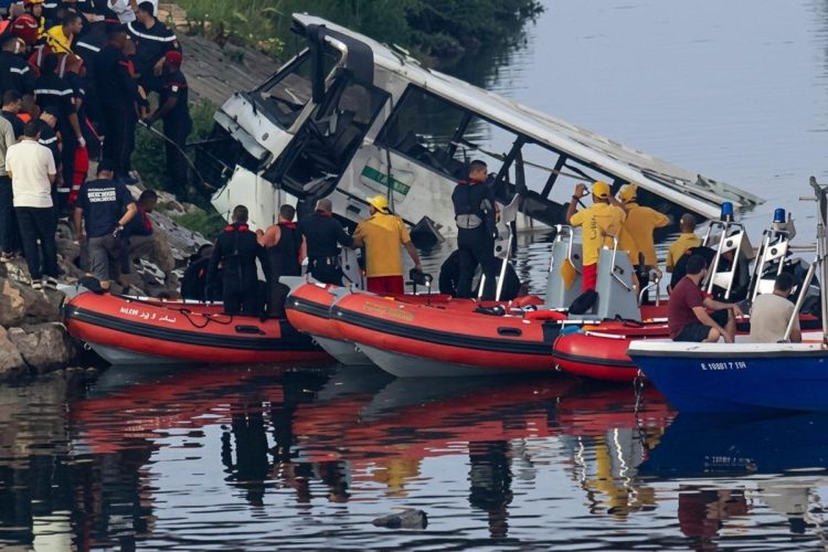 Autobus precipita a Boumerdès: 25 morti e 44 feriti in Algeria