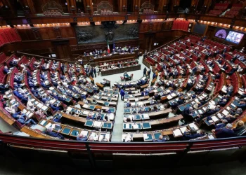 Emiciclo del Senato della Repubblica, senatori siedono durante seduta parlamentare