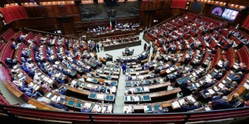 Emiciclo del Senato della Repubblica, senatori siedono durante seduta parlamentare