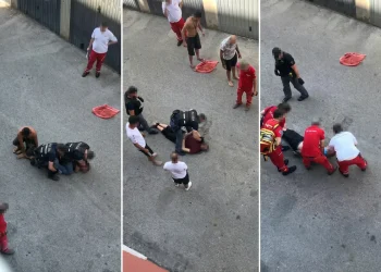 Poliziotti e soccorritori assistono Fakir disteso a terra