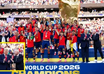 Donald Trump con Gianni Infantino durante la premiazione della nazionale spagnola ai Mondiali 2026