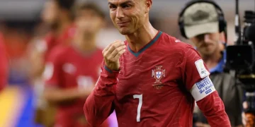 Cristiano Ronaldo in lacrime con la maglia del Portogallo