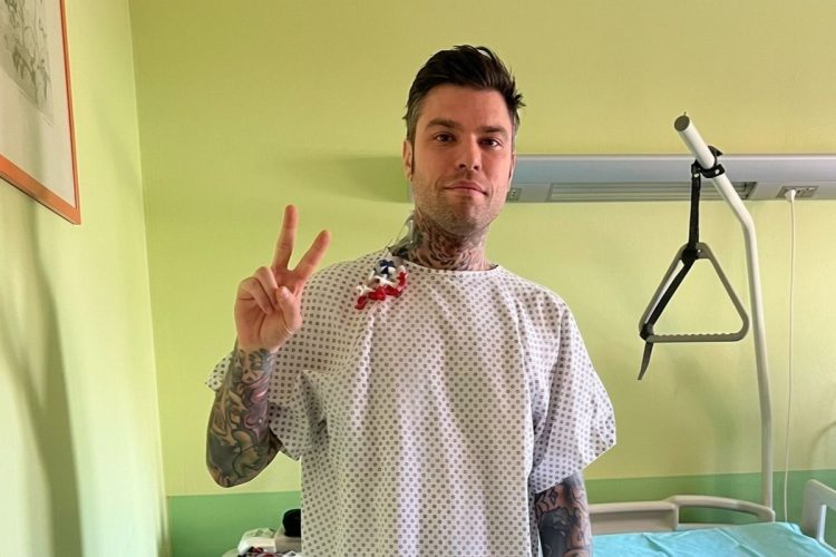 Fedez, dal tumore al pancreas alle emorragie interne: tutti i problemi di salute del rapper milanese