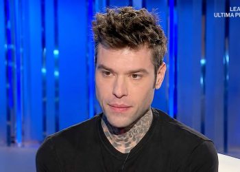 Fedez, il rapper e conduttore televisivo ricoverato in ospedale a Milano per problemi gastrici.