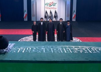 Funerali di Khamenei, Teheran si ferma per l’ultimo saluto alla Guida Suprema
