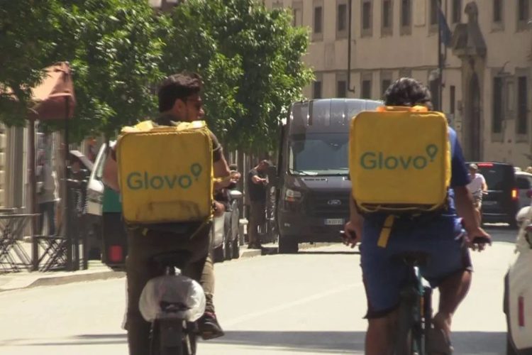 Caldo record, a Milano stop alle consegne dei rider nelle ore di afa