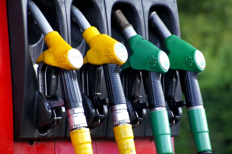 iade-michoko-fuel-1596622_1280.jpg
