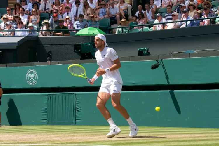 Wimbledon, Struff fa cadere la pallina: punto ripetuto e Sinner perde il break