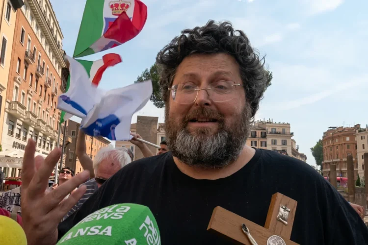 Mario Adinolfi arrestato con l'accusa di truffa ed evasione fiscale