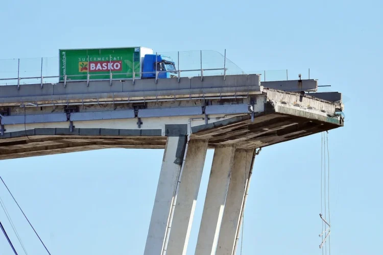 Ponte Morandi, le scuse di Autostrade otto anni dopo: "Rompiamo il silenzio"