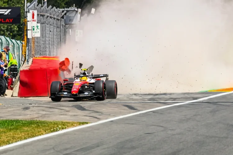 Hamilton a muro in Belgio