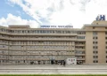 Esterno di un ospedale civile con entrata del pronto soccorso a Lecce