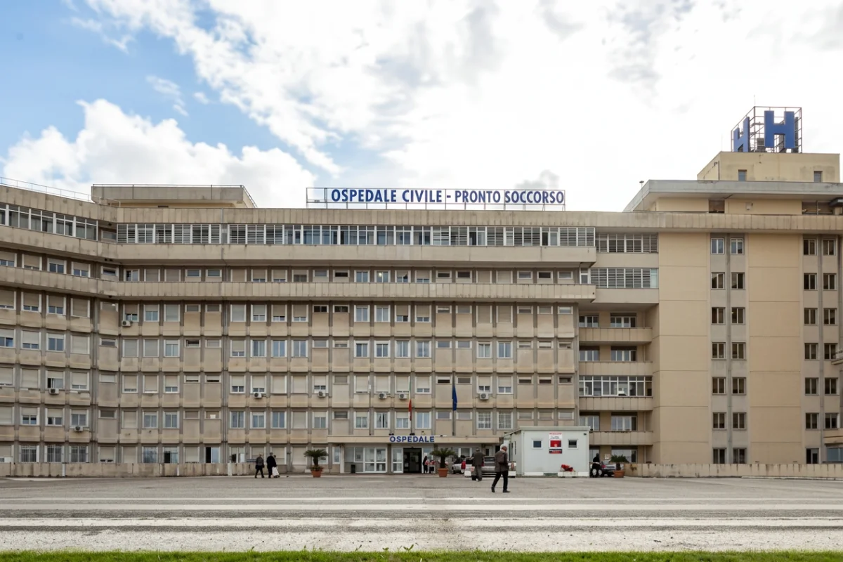 Lecce, donna morta dopo un intervento di chirurgia estetica, tre indagati: disposta l’autopsia