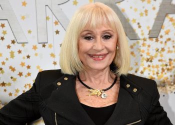 Raffaella Carrà, l'eredità che continua: mostra e progetti per i giovani