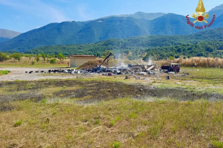 Esplosione in una fabbrica a Borgorose, Rieti: due morti - nella foto, il luogo dopo l'esplosione