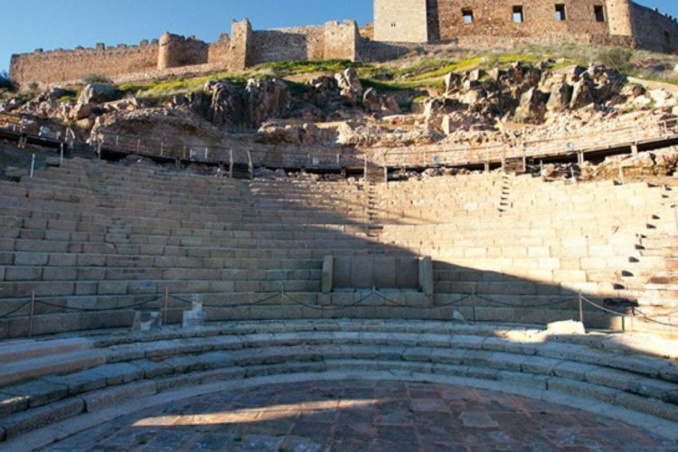Vicenza, in carcere il gestore del finto teatro romano: era costruito con pietre fatte sembrare antiche