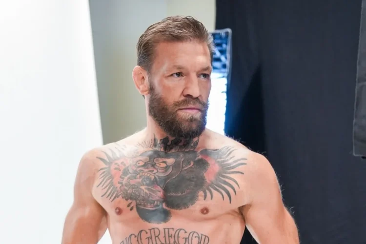 McGregor, infortunio a UFC 329 contro Holloway