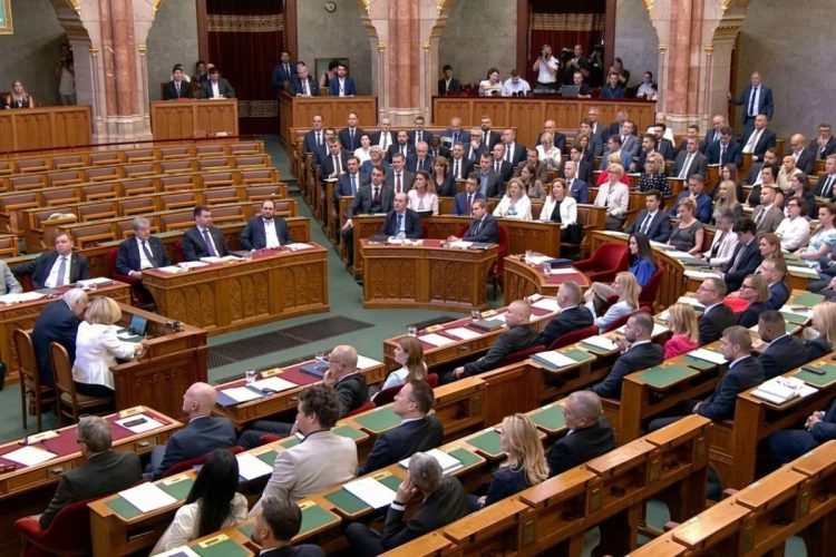 Ungheria, il Parlamento verso la destituzione del presidente Tamás Sulyok