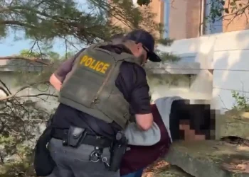 ICE uccide due uomini in meno di una settimana - nella foto, un'aggressione dell'ICE