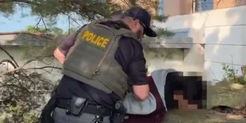 ICE uccide due uomini in meno di una settimana - nella foto, un'aggressione dell'ICE
