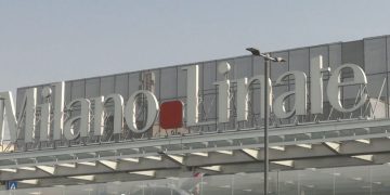 Voli a Linate sospesi dopo lo scontro tra aereo privato e auto