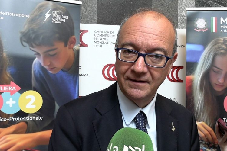 Valditara: italiano obbligatorio per i genitori stranieri contro la dispersione scolastica