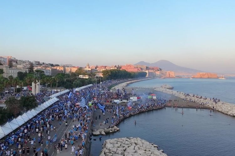 20260731211703_Dal_drone_la_festa_azzurra_il_lungomare_di_Napoli_per_i_100_anni_RAW