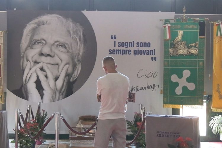 Don Mazzi, ultimo saluto a Milano