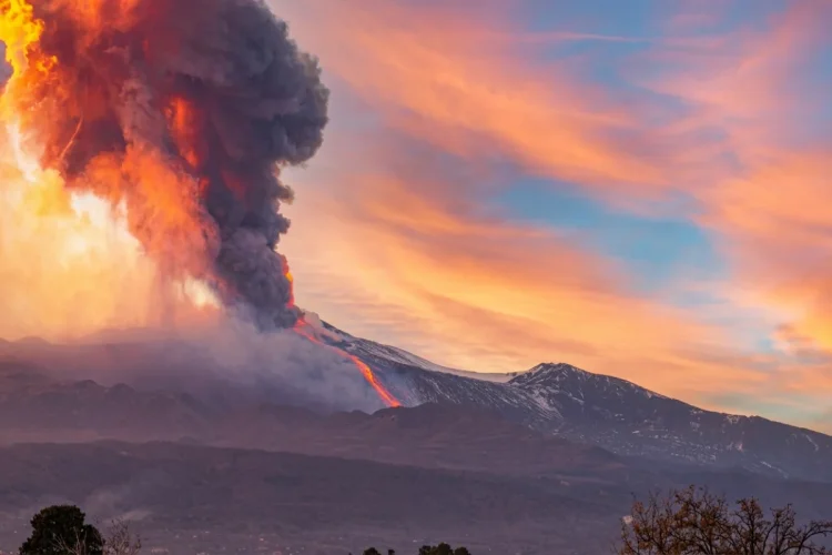 Aeroporto di Catania, possibile chiusura fino al 17 agosto per via dell'Etna