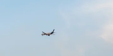 Aeroporto di Catania, l'eruzione dell'Etna chiude i settori B1 e B2