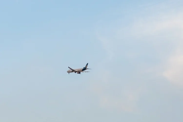Aeroporto di Catania, l'eruzione dell'Etna chiude i settori B1 e B2