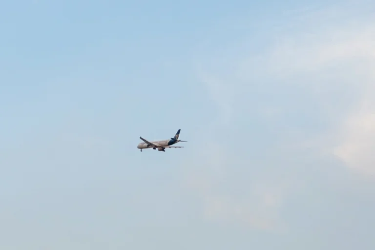 Etna, riaperti gli spazi aerei: torna operativo l’aeroporto di Catania