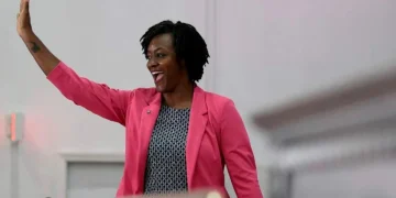 Angie Nixon conquista la candidatura al Senato: la sorpresa delle primarie in Florida