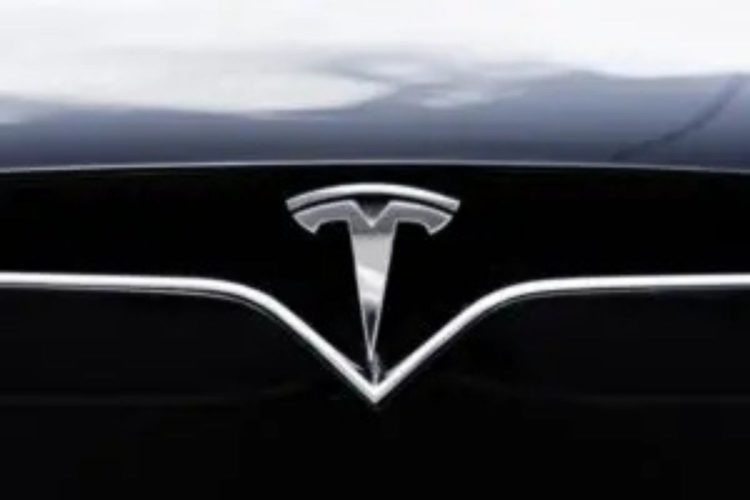 La Samr richiama in Cina 2.975.910 veicoli Tesla per maniglie di emergenza; misure prevedono etichette e aggiornamenti software dal 25 settembre