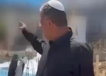 Il ministro Itamar Ben-Gvir mostra il cantiere per i palestinesi dopo l'approvazione della legge per la pena di morte