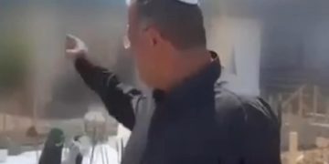 Il ministro Itamar Ben-Gvir mostra il cantiere per i palestinesi dopo l'approvazione della legge per la pena di morte