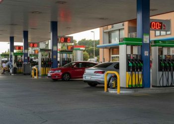 Carburanti e Benzina: il prezzo si stabilizza a 1,826 euro al litro al self-service