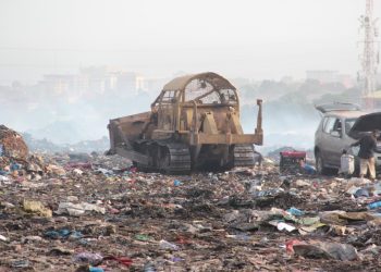 Decharge de Dar es salam (Conakry) 8766.jpg
