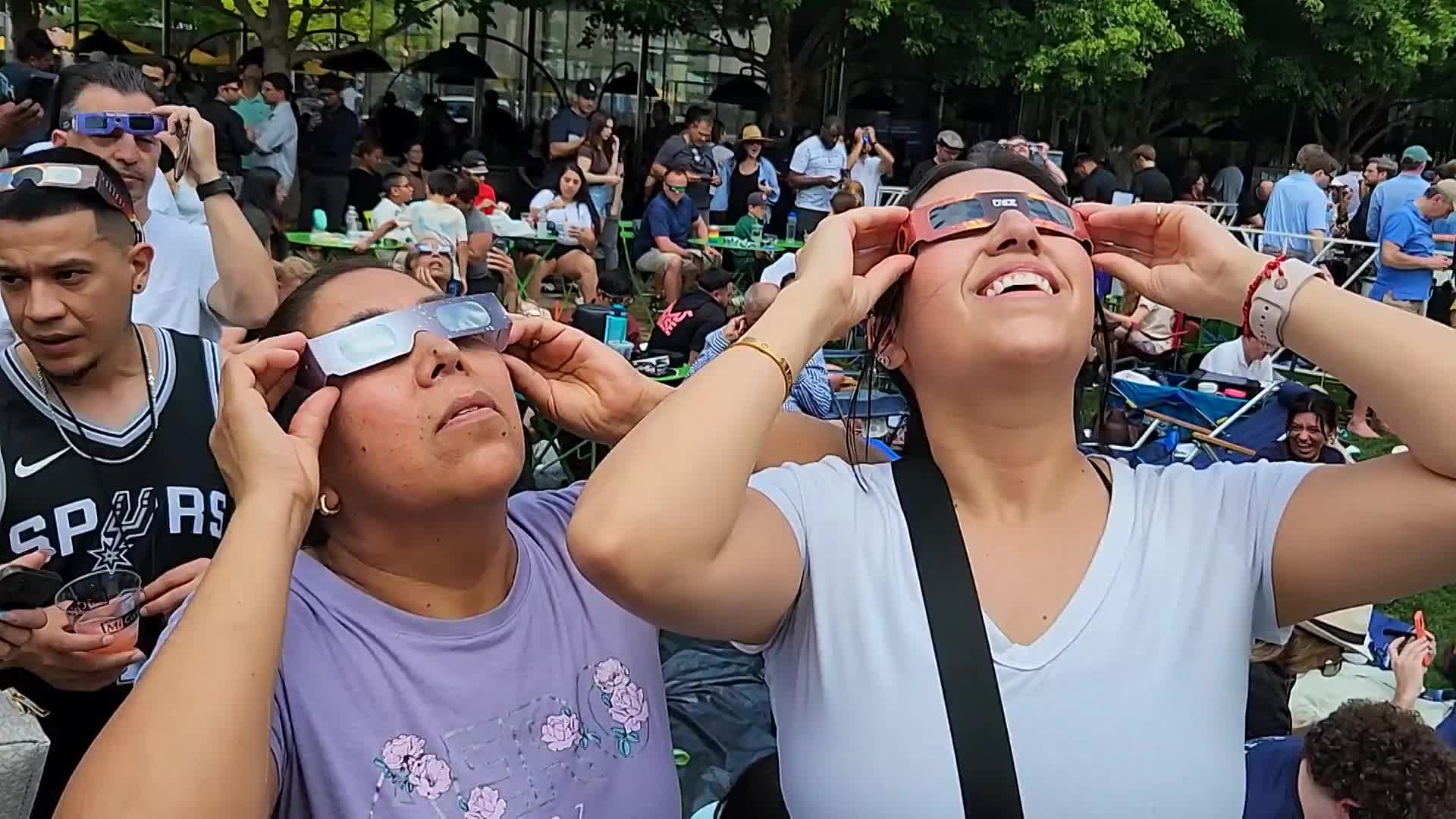Eclissi solare oggi: le 5 fasi, gli orari e dove vederla in Italia