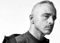 Eros Ramazzotti operato alle corde vocali: il cantante annuncia lo stop al tour e il rinvio delle date