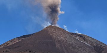 Etna Southeast Crater eruption 2022-05-17.jpg