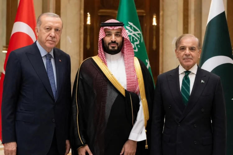 Arabia Saudita, Pakistan e Turchia firmano un patto militare