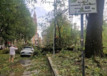Maltempo devasta l'Italia: danni storici a Cremona, 40 feriti e 800 bloccati in Trentino
