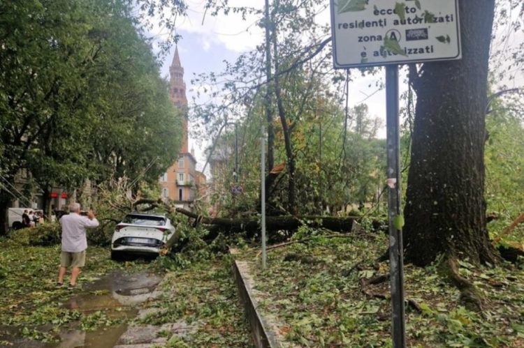 Maltempo devasta l'Italia: danni storici a Cremona, 40 feriti e 800 bloccati in Trentino